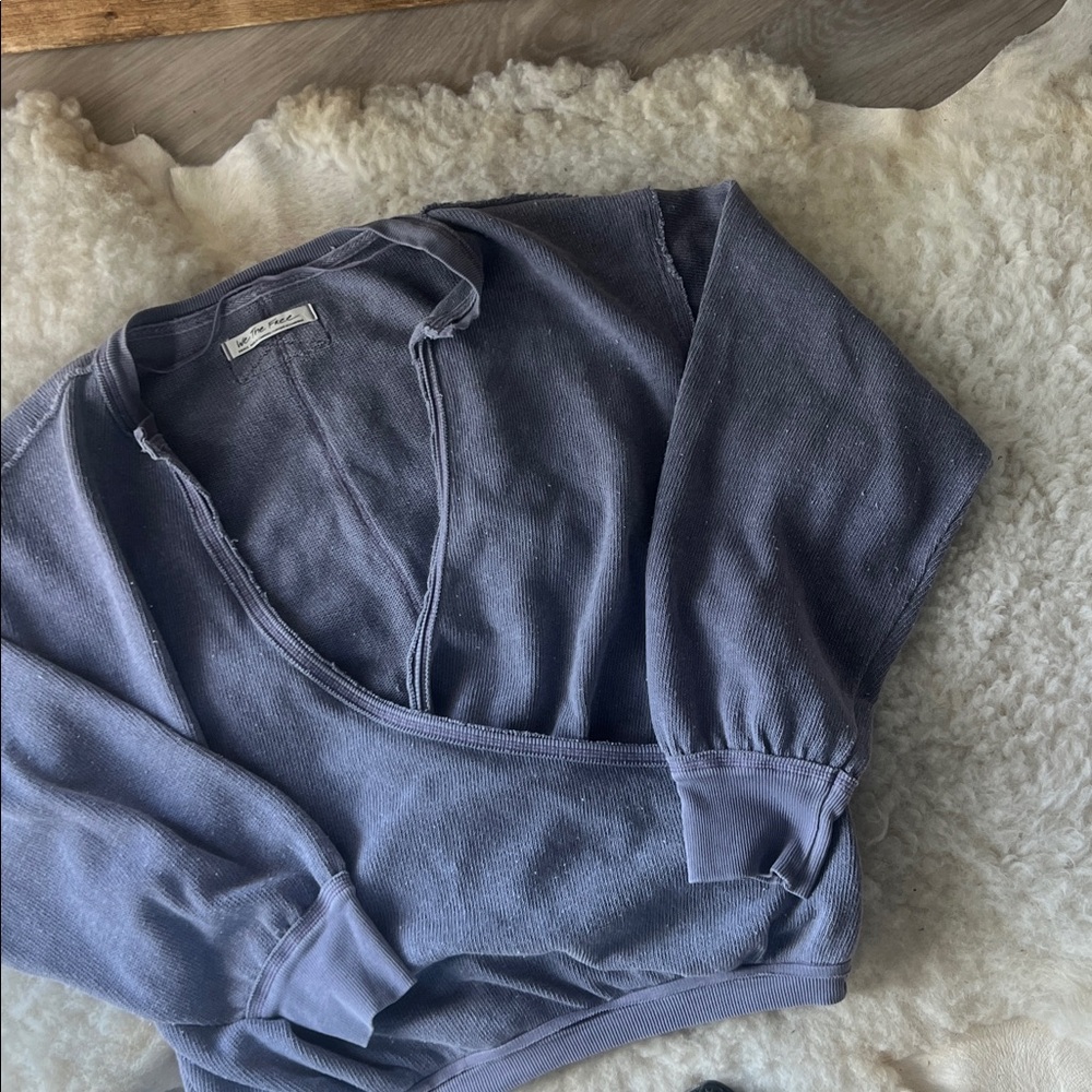 FP v neck sweater✨